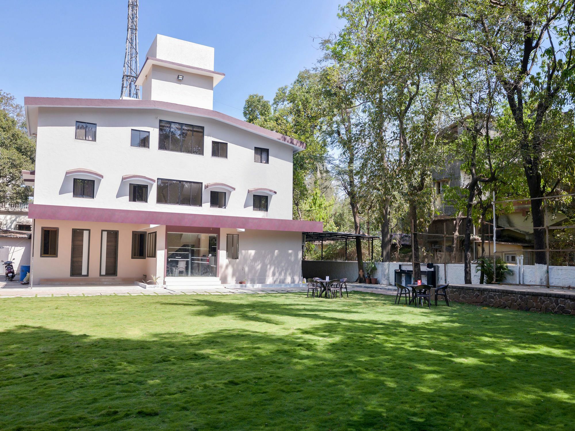 Oyo 13150 Mangal Residency Hotell Lonavala Exteriör bild